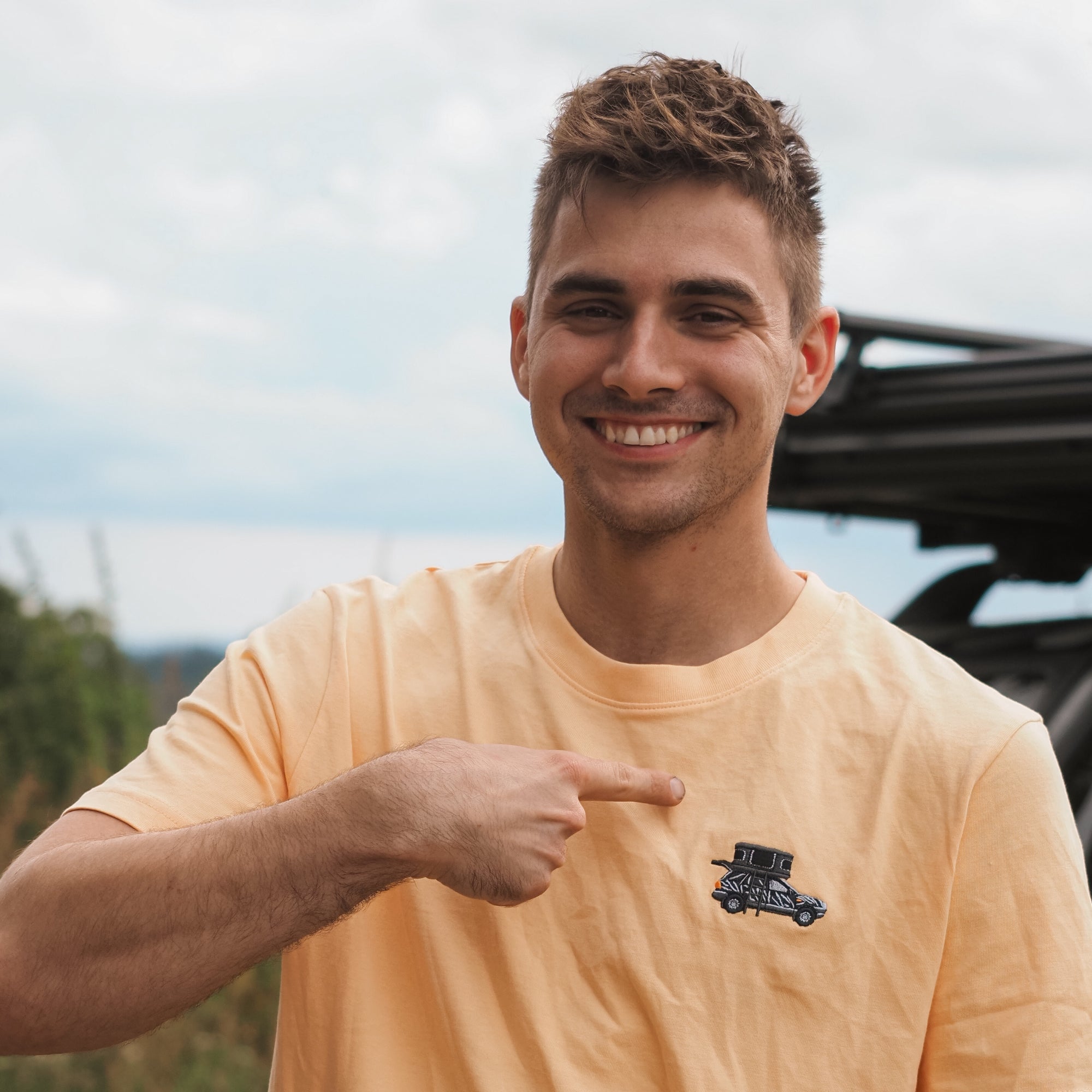 BOXIO x kommando.frei I T-Shirt mit Stickerei