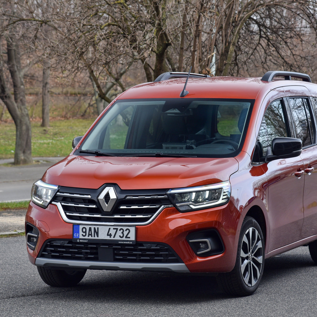 Renault Kangoo Camping: Mini-Camper Guide & BOXIO Setup