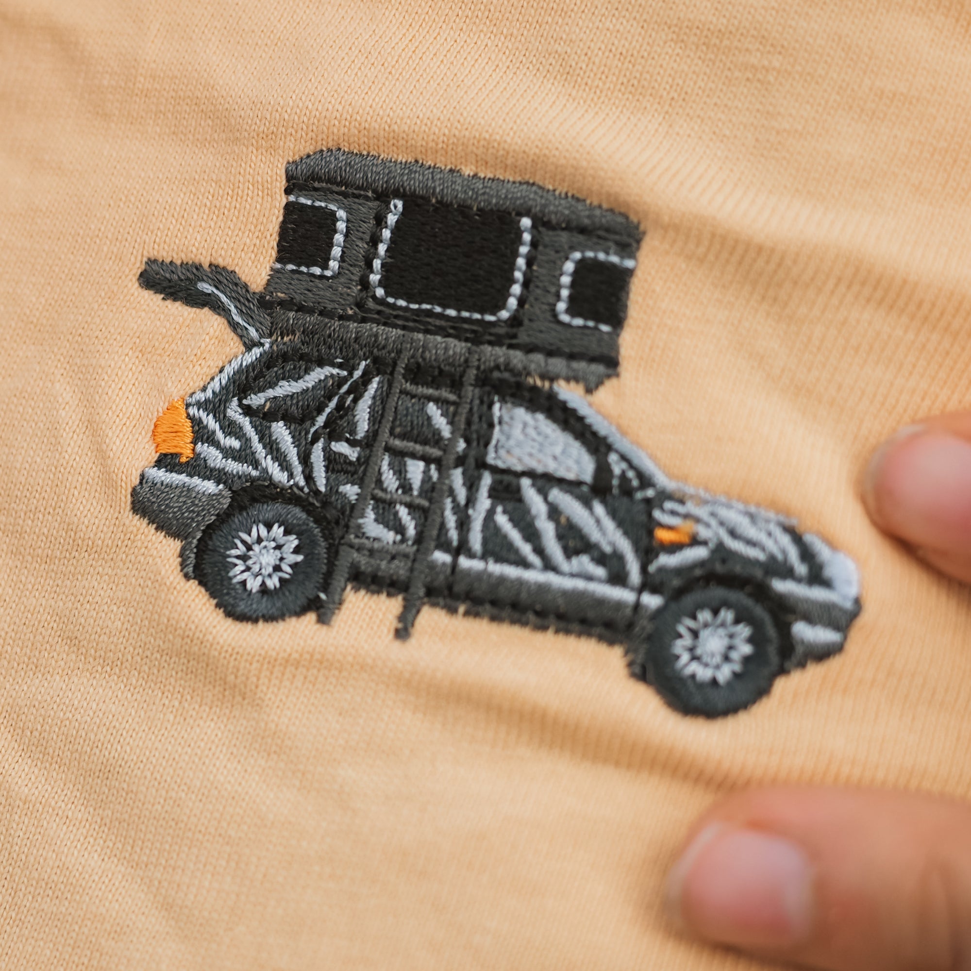 BOXIO x kommando.frei I  T-Shirt mit Stickerei