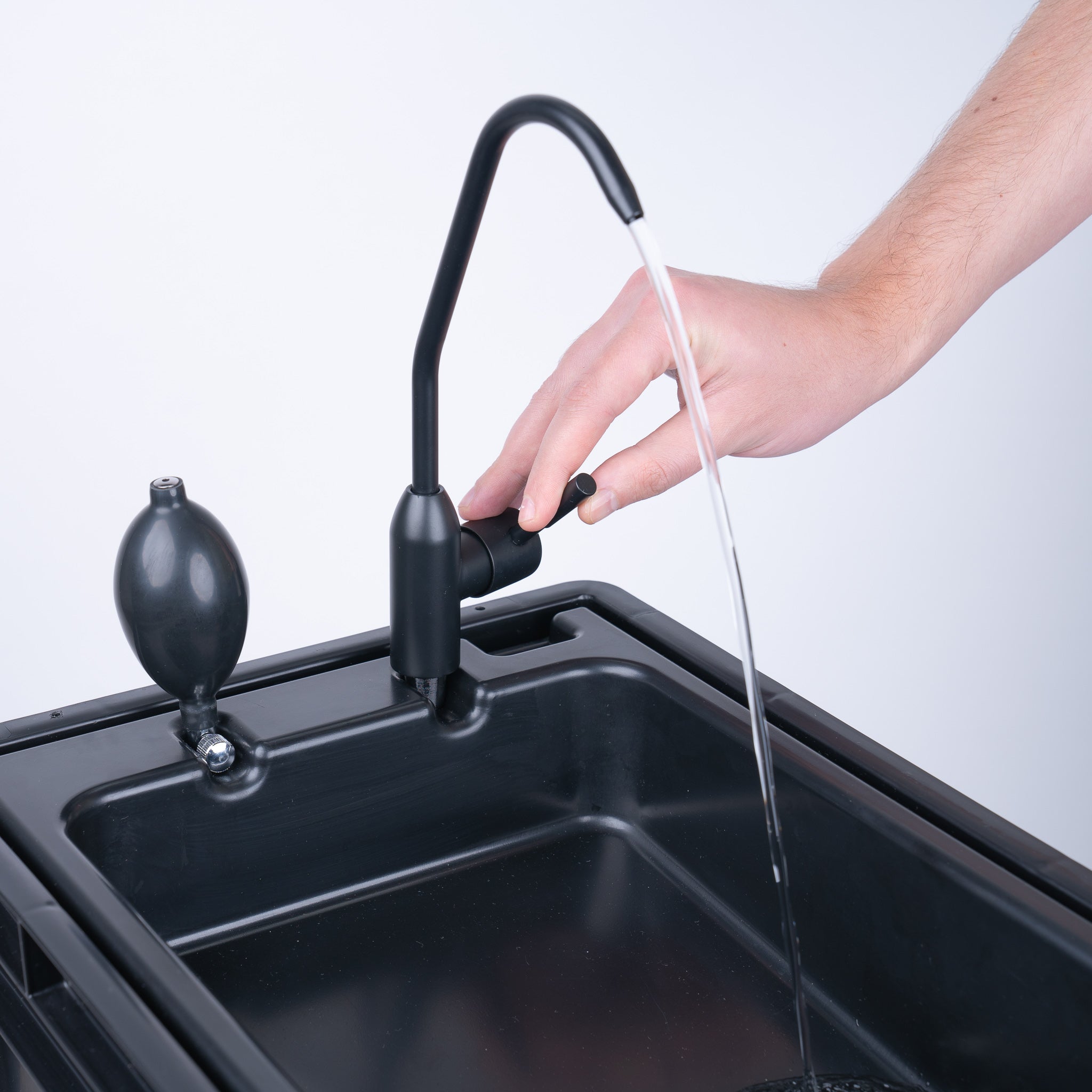 BOXIO - WASH: mobiles Waschbecken mit Handpumpe, Spülbecken für Van, Camping  Garten, Spüle mit Wasserhahn, Kunststoff, schwarz